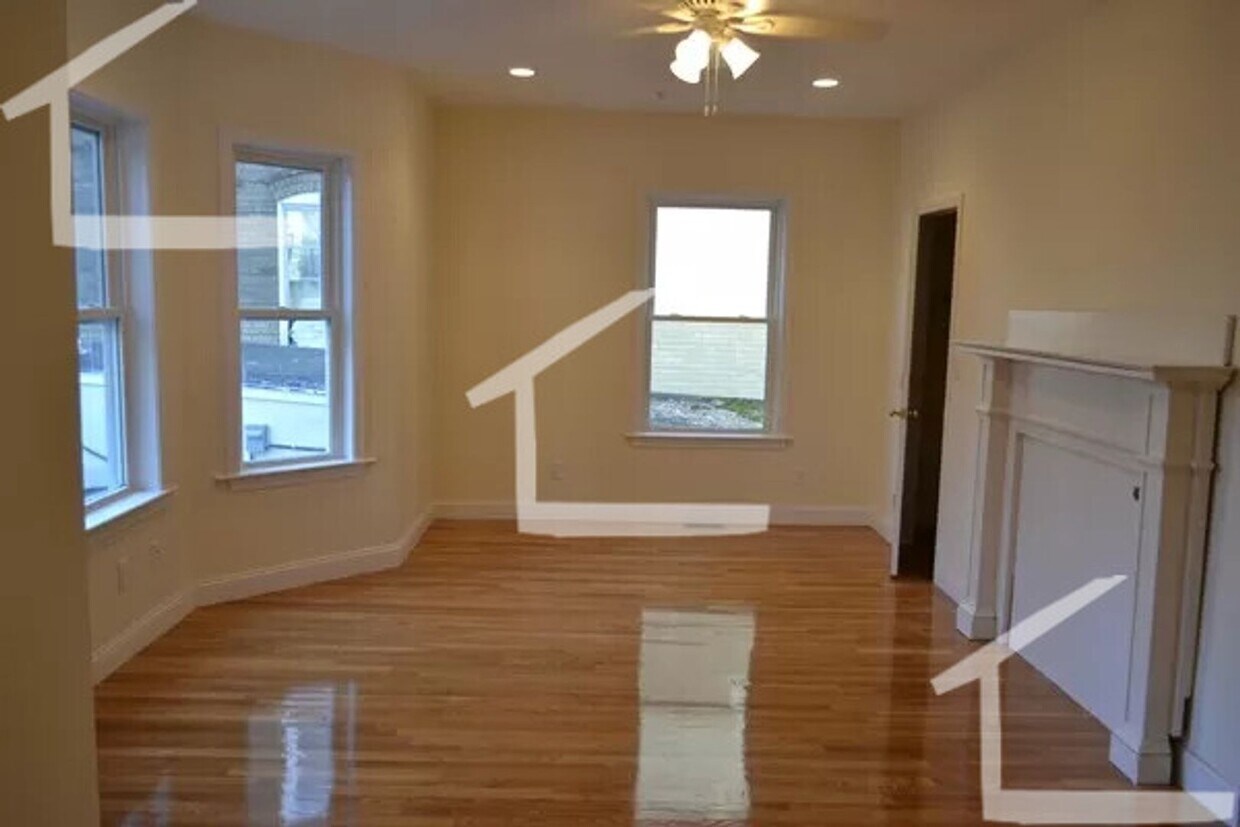 Building Photo - 3 Bedroom