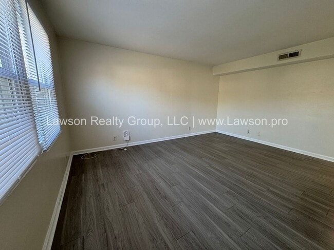 Building Photo - 954 Floyd Ave SW