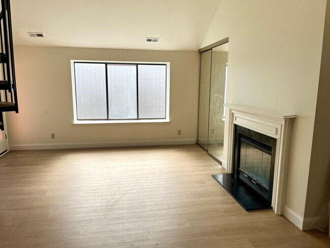 Foto del edificio - 2704B Sussex Ct