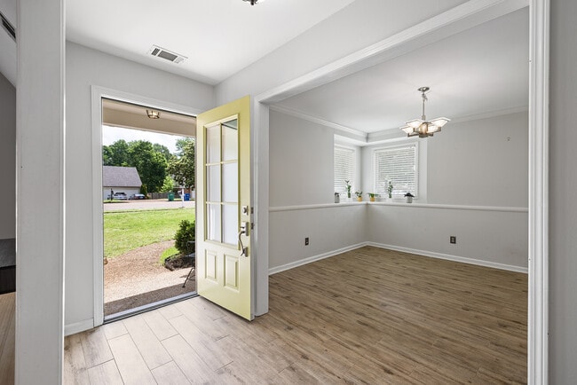 Foto del edificio - 1879 Corbin Rd