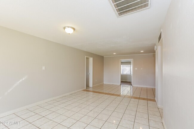 Building Photo - 3728 W Flower St
