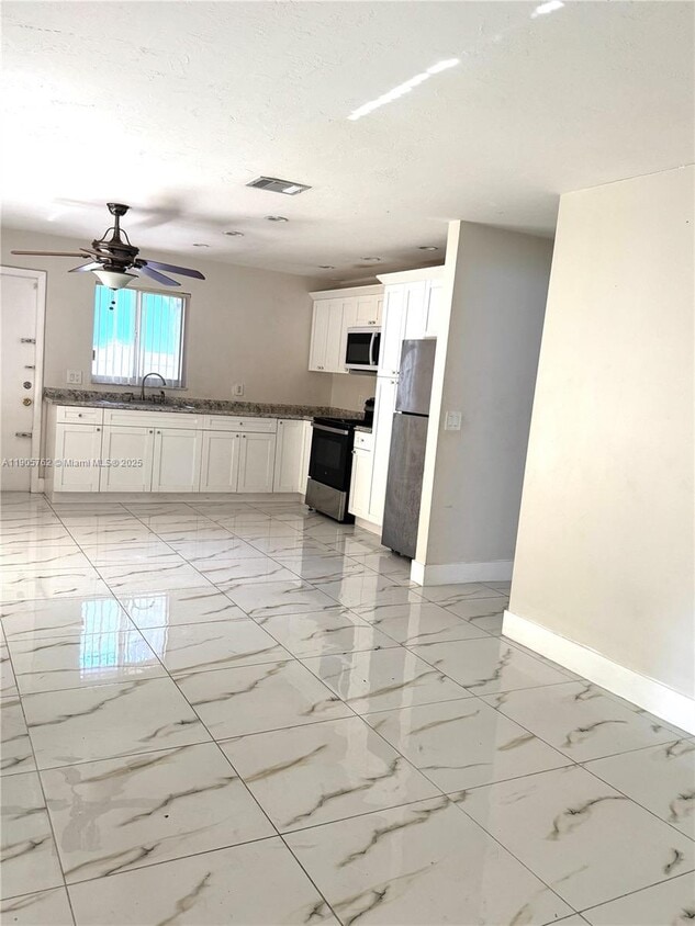 Primary Photo - 1945 Pierce St