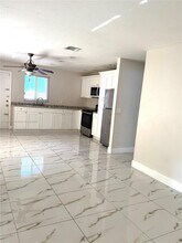 Building Photo - 1945 Pierce St