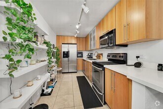 Building Photo - 7501 E Treasure Dr