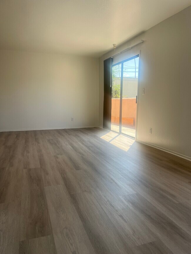 Foto del edificio - 14746 Delano St