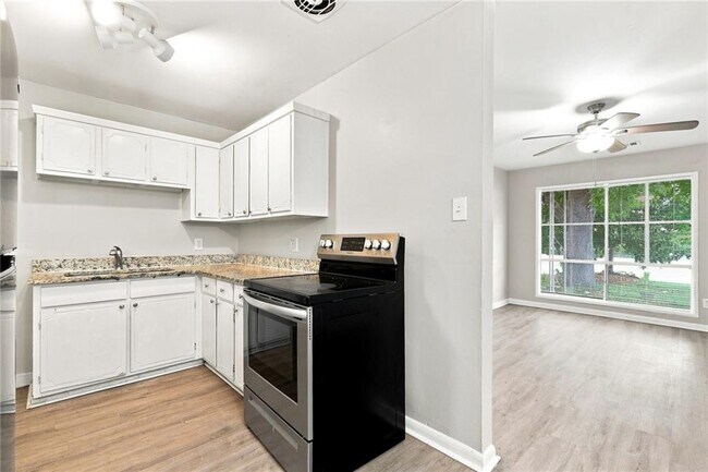 Foto del edificio - 6631 Baldwin Ct