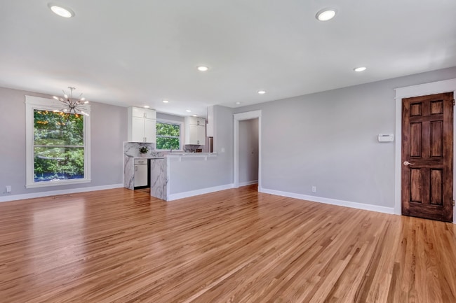 Building Photo - 1019 N Graycroft Ave