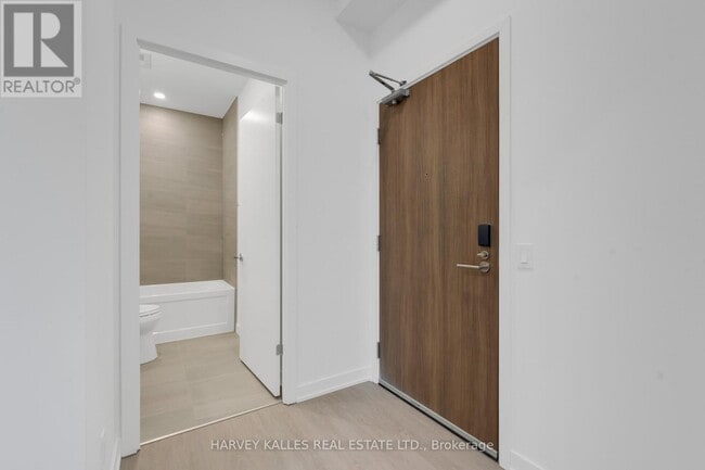 Building Photo - 8188 Yonge St