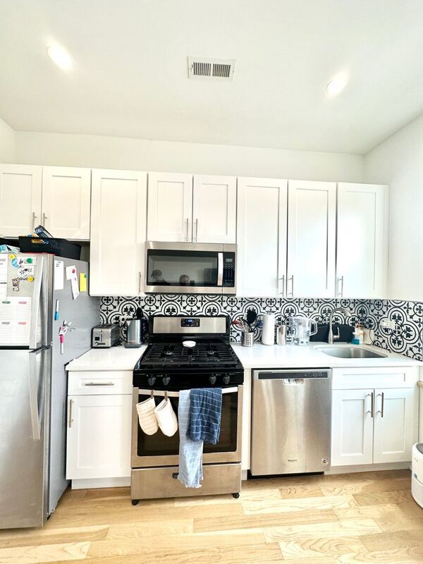 Foto del edificio - 1644 W Cermak Rd