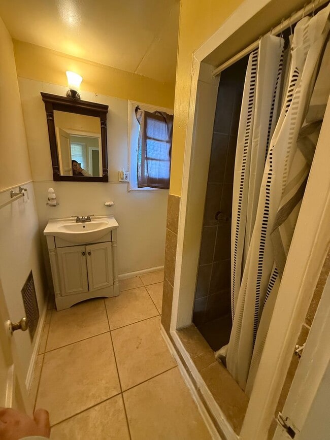 Building Photo - 6568 Desert Queen Ave