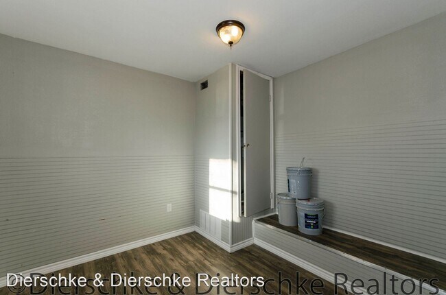 Building Photo - 4 br, 2 bath House - 2920 N Irving