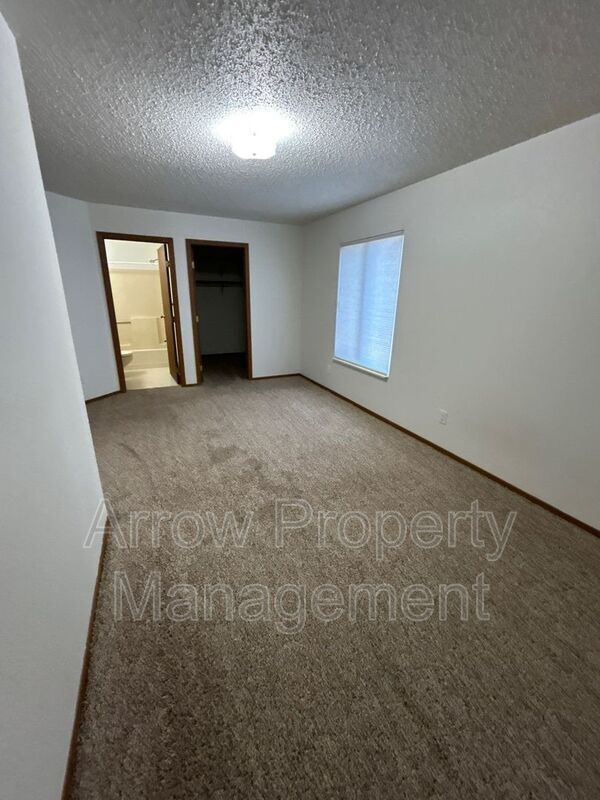 Building Photo - 205 E Arbor Ave