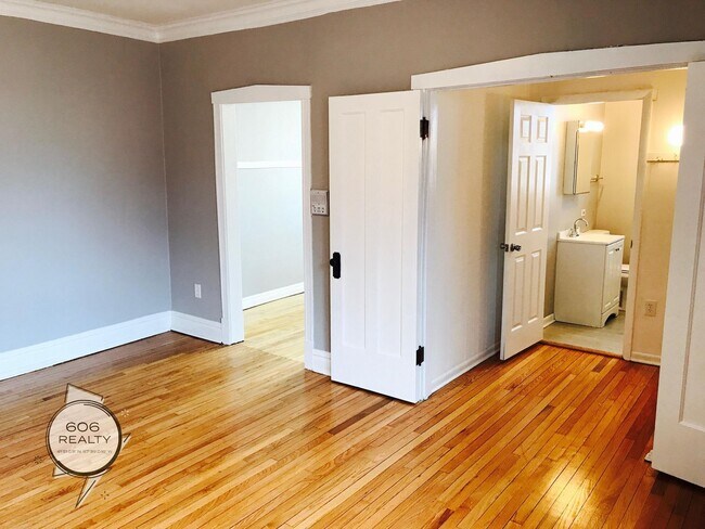 Foto del edificio - Old Irving Park Apts for Rent!