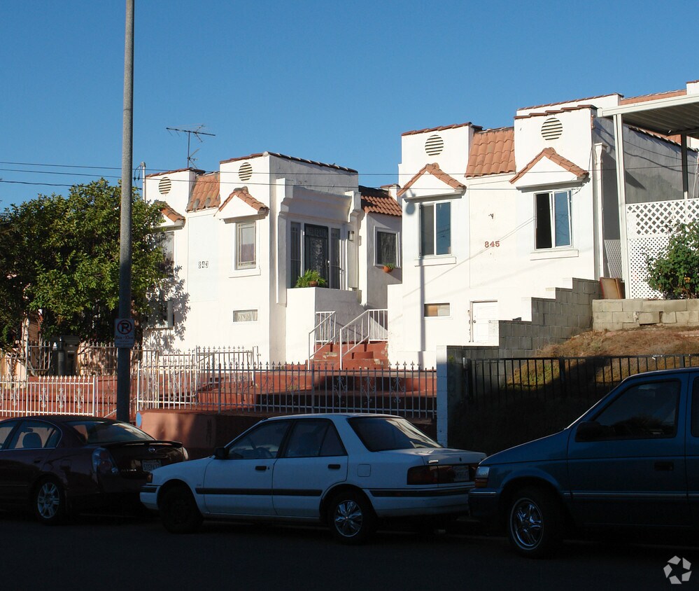 Primary Photo - 843-845 N Benton Way