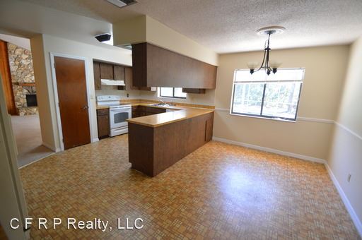 Building Photo - 605 Blue Lake Dr