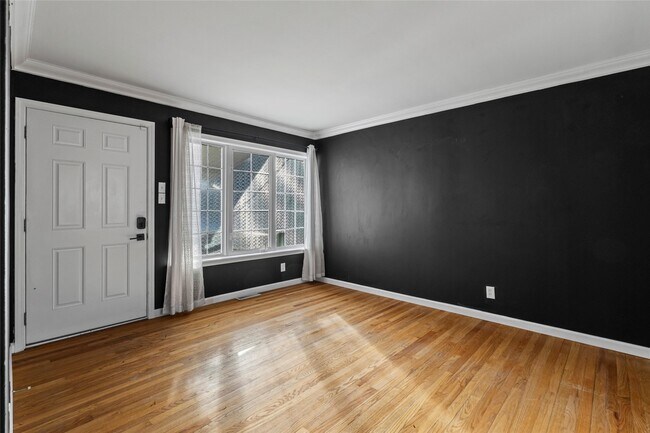 Foto del edificio - 835 N Forest Ave