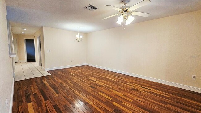 Foto del edificio - 7813 Sugar Bend Dr