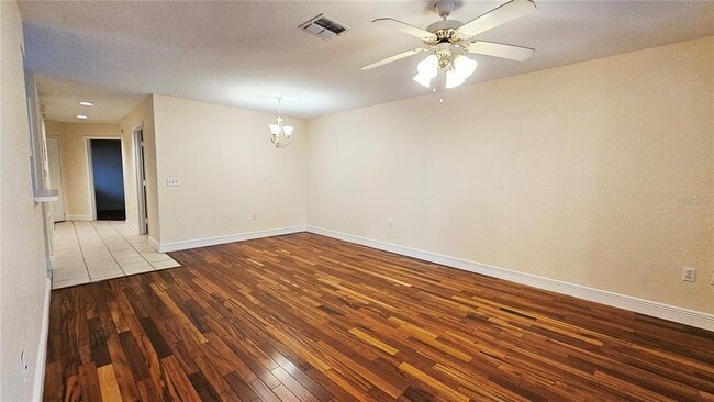 Building Photo - 7813 Sugar Bend Dr