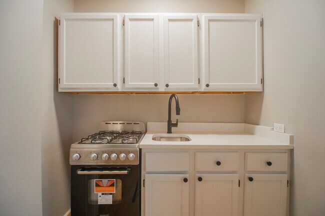 Building Photo - 1414 W Pratt Blvd