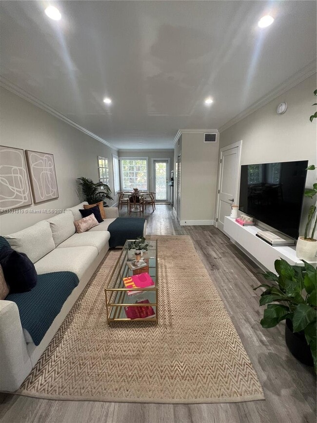 Photo - 15 Madeira Ave Townhome