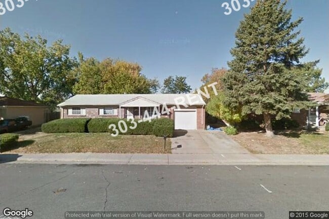 Single Family in Denver - 5 Bedrooms & 2 Bathrooms - Single Family in Denver - 5 Bedrooms & 2 Bathrooms House