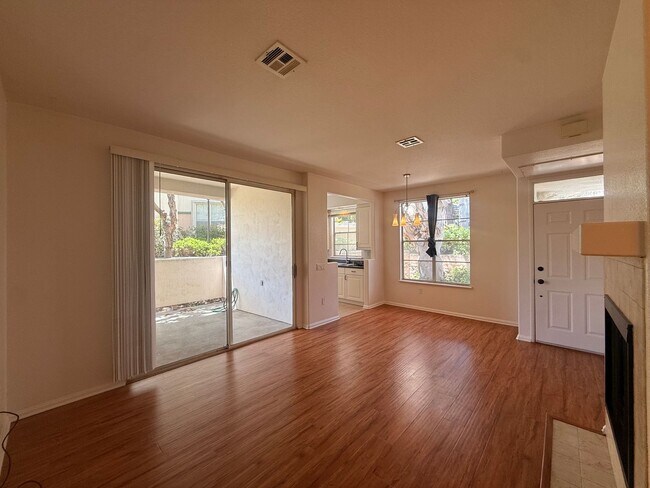 Foto del edificio - Upgraded 2B/2BA With AC, Washer/Dryer, & Private Patio!