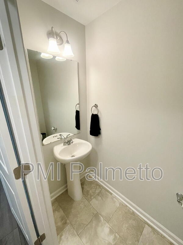 Foto del edificio - 633 Wooster Dr