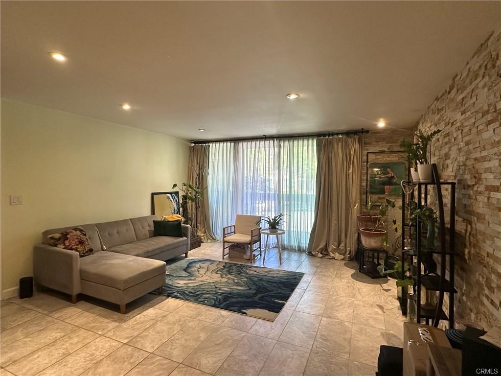 Foto principal - 5901 Canterbury Dr