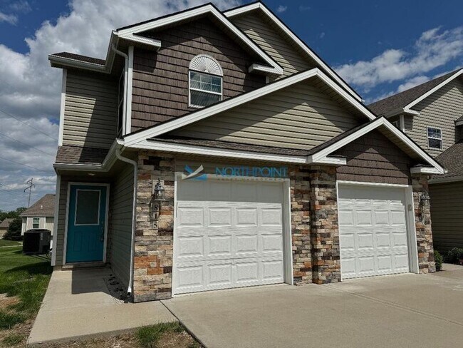 Building Photo - 815 Raven Court