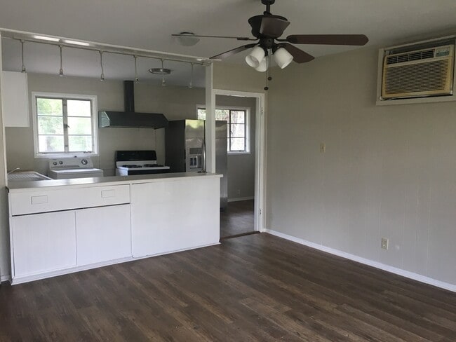 Building Photo - BUNGALOW CLOSE TO ZOLKER PARK