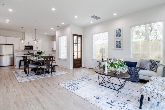 Foto del edificio - 6814 Burkett St.