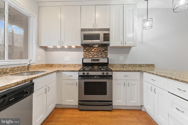 Foto del edificio - 3501 Leverton Ave