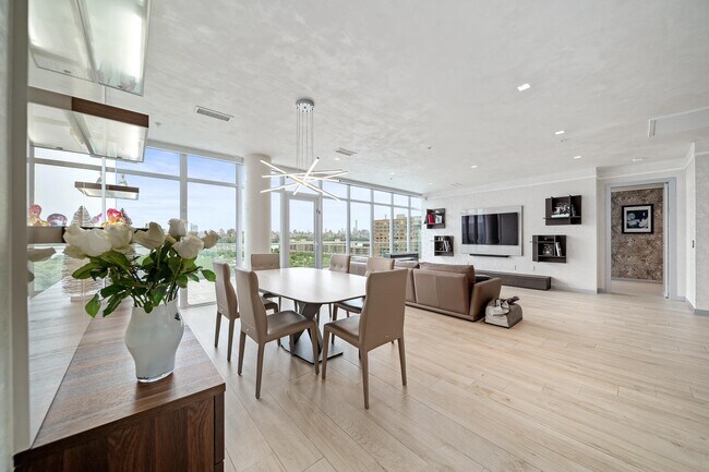 Foto del edificio - 100 Thompson Ln