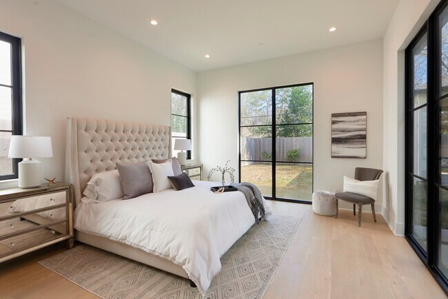 Building Photo - 8926 Croes Dr