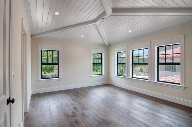Building Photo - 241 Almeria Rd