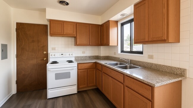 Building Photo - 6456 N Ridge Blvd