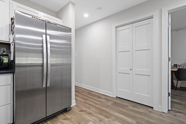 Foto del edificio - 1709 W State St