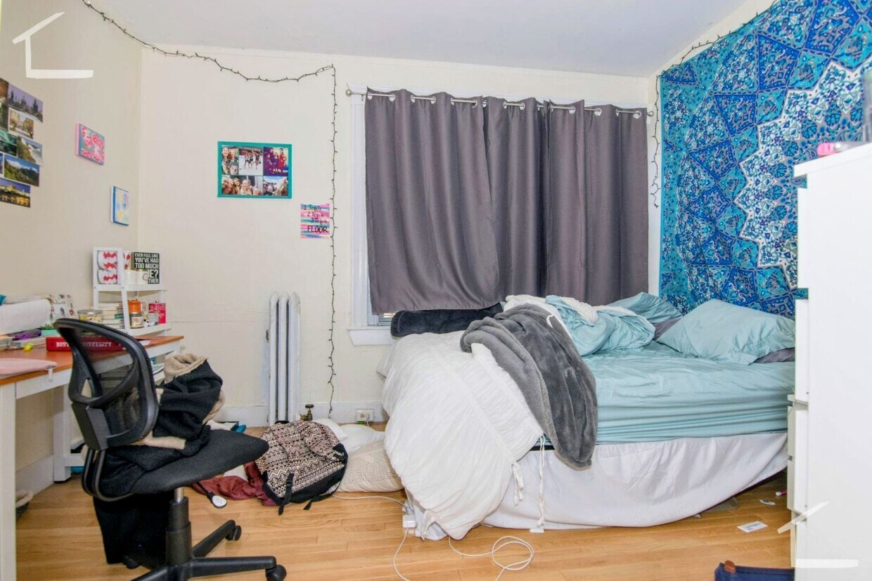 Foto del edificio - Fantastic 4-bed, 1.5 bath Unit in Brookline - perfect for BU Students