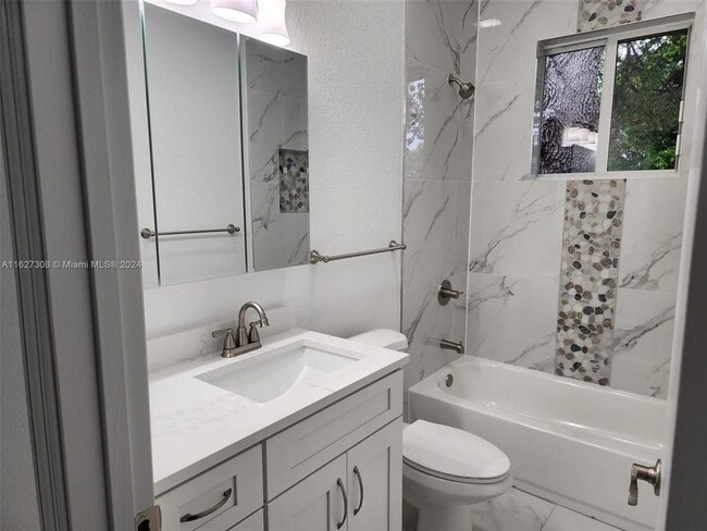 Foto del edificio - 218 SW 1st Ave