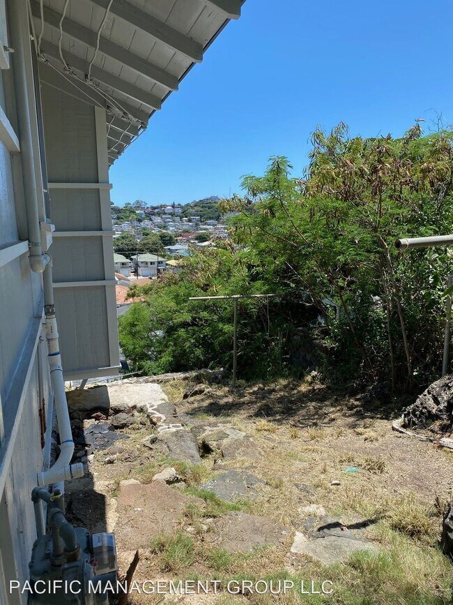 Building Photo - 1534 Palolo Ave