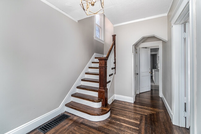 Building Photo - 2218 Scott St