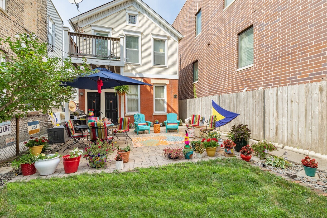 2146 W Erie St Unit 1, Chicago, IL 60612 Apartments in Chicago, IL