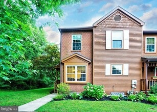 Building Photo - 111 Honeylocust Court Unit