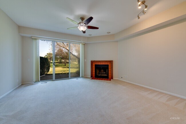 Foto del edificio - 1427 Fairway Dr
