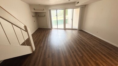 Building Photo - 5269 S Rome Beauty Pk