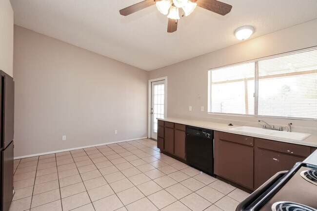 Building Photo - 6529 W Papago St