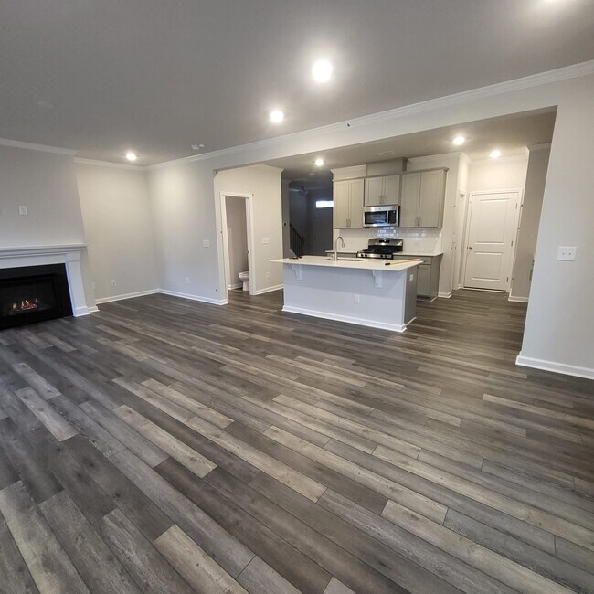Building Photo - 1005 Sora Wy