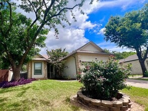 Building Photo - 2016 Castle View Dr