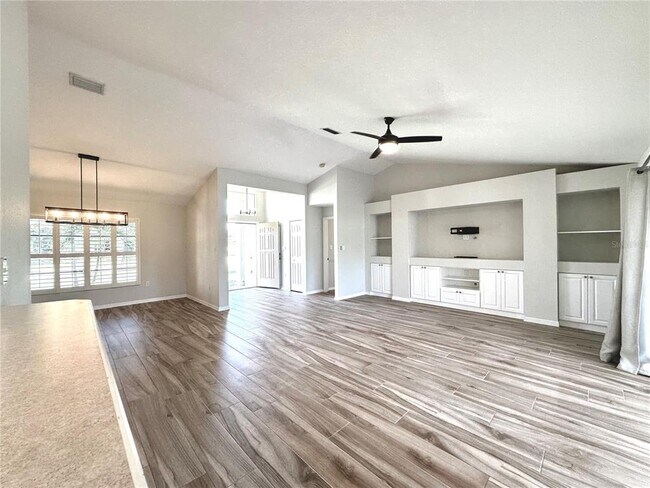 Building Photo - 73 Santarem Cir
