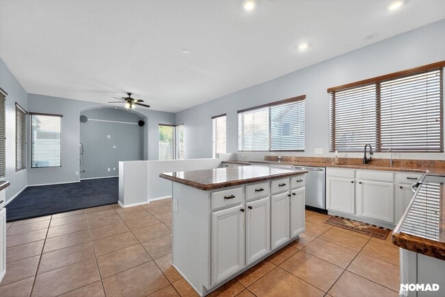 Building Photo - 1706 E Commerce Ave